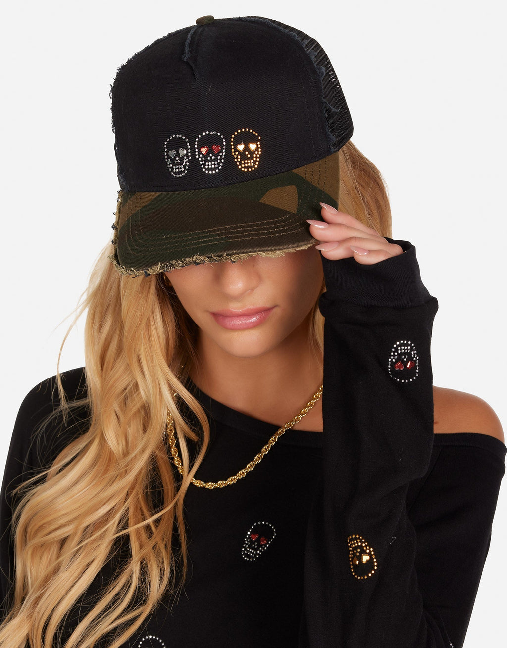 Jilly Stud Heart Eye Skulls